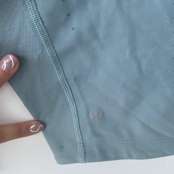 Lululemon cropped ocean top - Picture 2 of 3